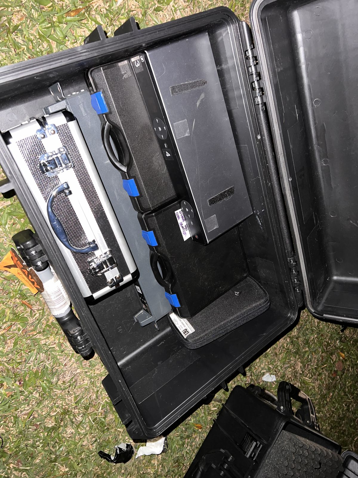 Wireless microphone system in its road case