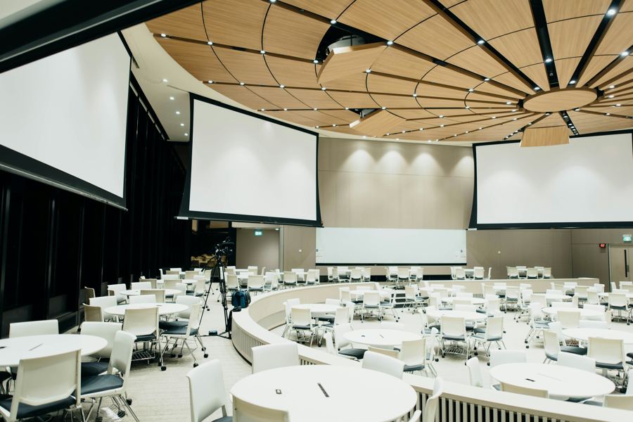 Projectors & screens